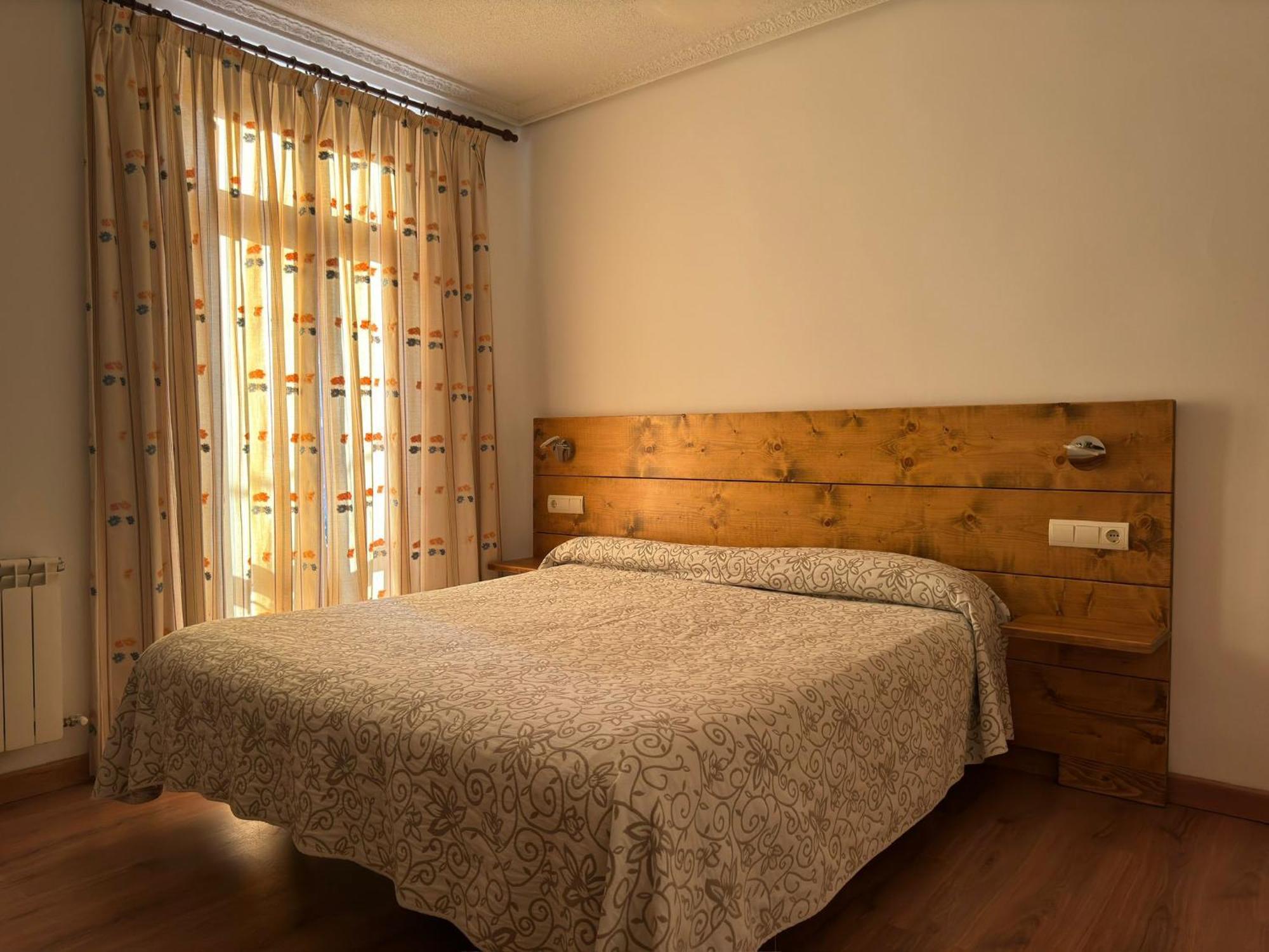 Hostal Aribel Longinos Cercedilla Eksteriør bilde